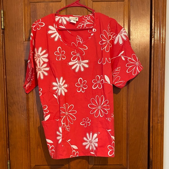 Peppermint Scrubs Tops - Peppermint Scrubs Pink w/ White Floral Print Scrub Top